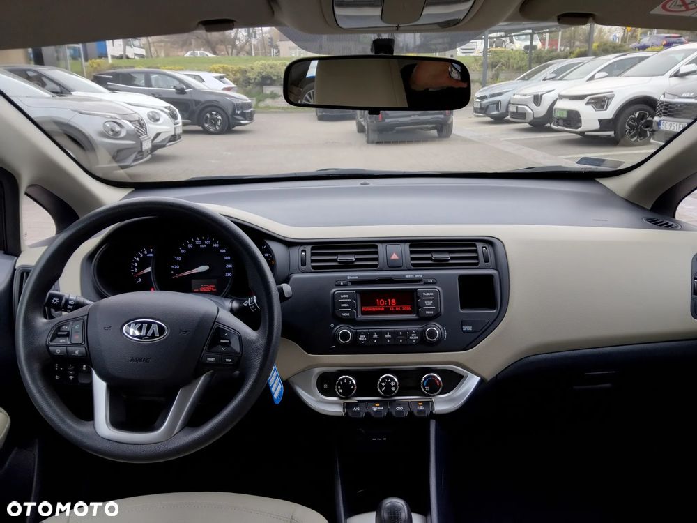 Kia Rio 1.4 L - 6