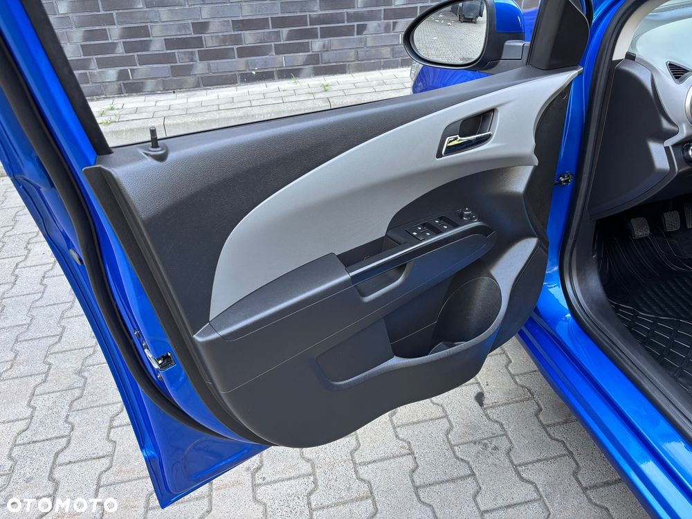 Chevrolet Aveo 1.6 LTZ S/S - 24