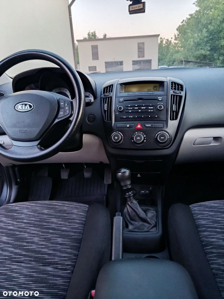 Kia Ceed - 13