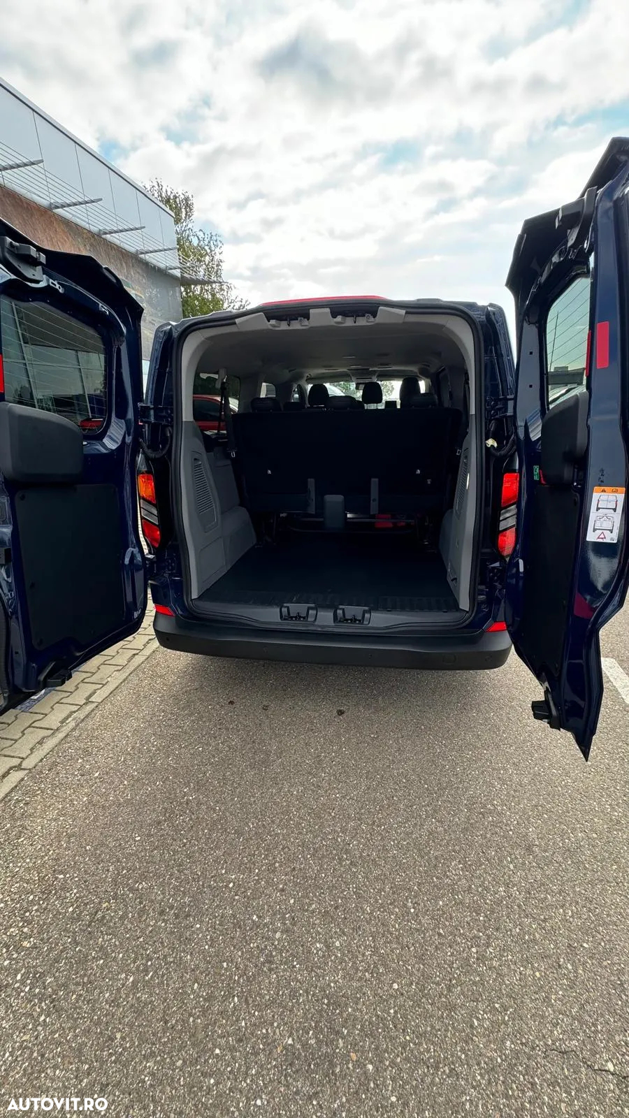 Ford Transit Custom Kombi 320 2.0 EcoBlue 170 CP L2H1 Trend Aut. - 10