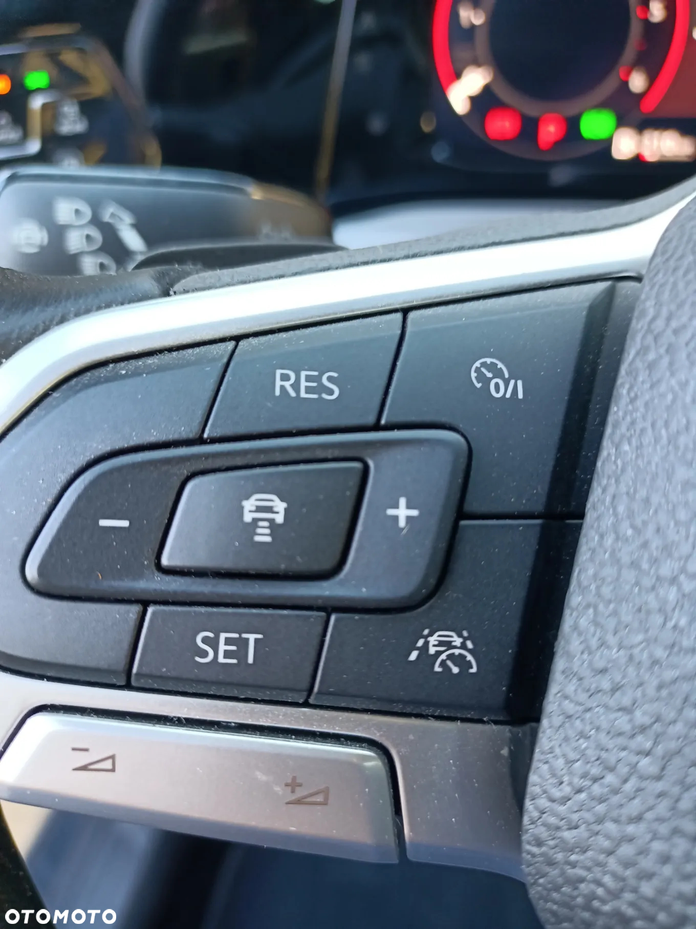 Volkswagen Golf Variant 2.0 TDI SCR DSG Goal - 13