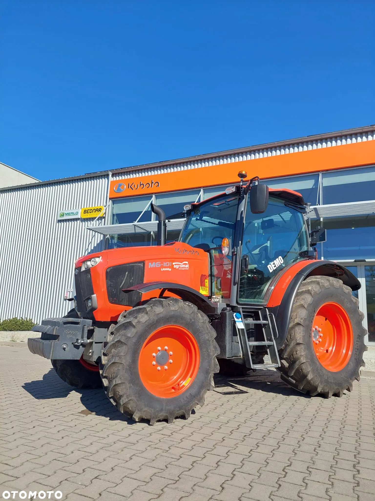 Kubota M6 101 Utility S - 7