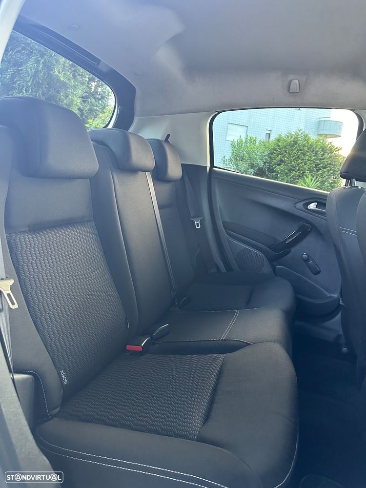 Peugeot 208 1.2 PureTech Style - 22