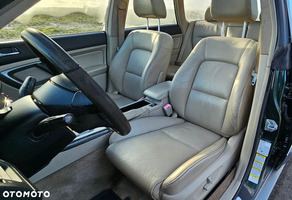 Subaru Legacy Kombi 3.0 4WD - 14