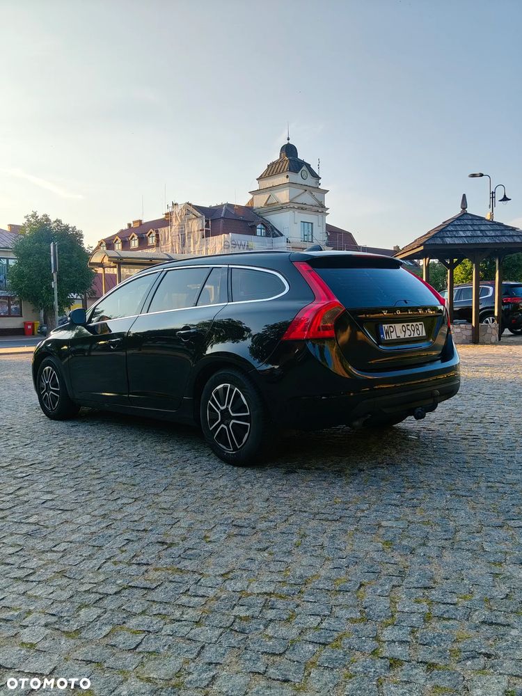 Volvo V60 D2 Summum - 8