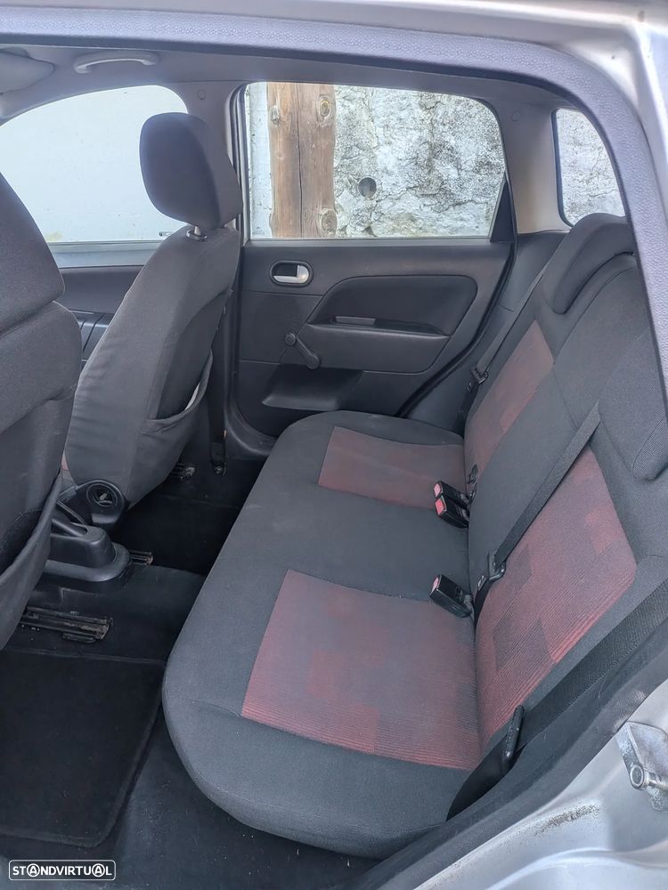 Ford Fiesta 1.4 TDCI Ambiente — fotografia 8