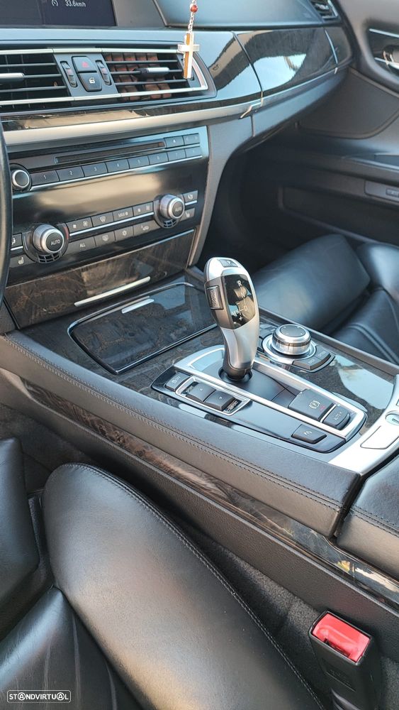 BMW 740 d Pack M - 7