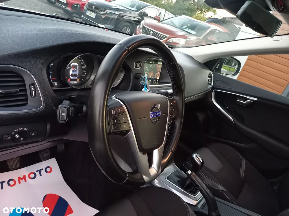 Volvo V40 D3 Momentum - 28