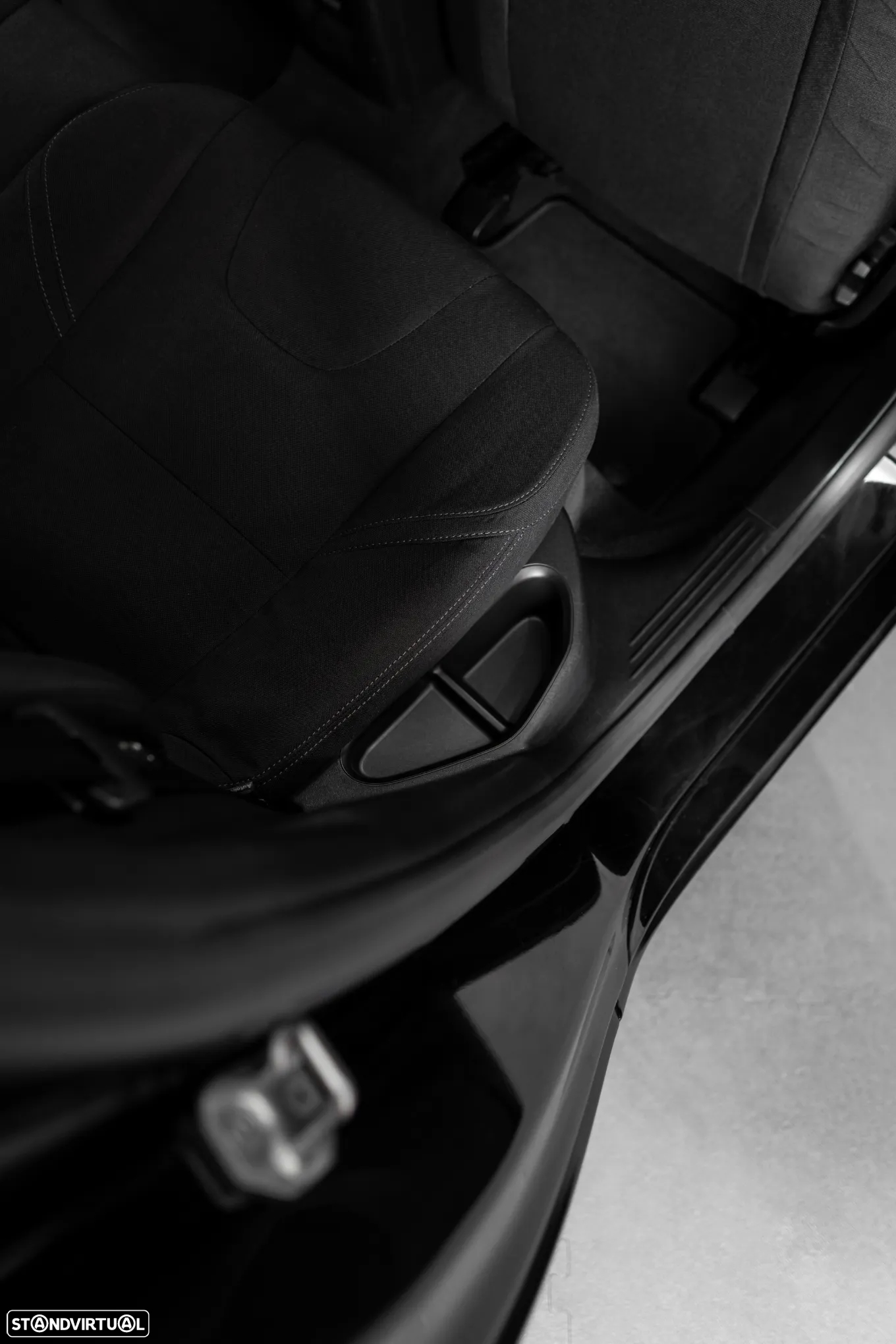 Volvo V40 1.6 D2 Momentum - 23