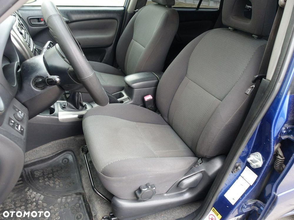 Toyota RAV4 D-4D 4x4 - 13