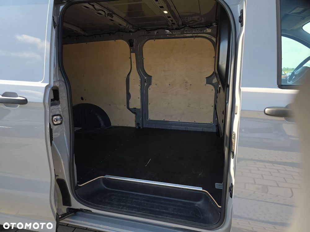 Volkswagen Transporter - 12