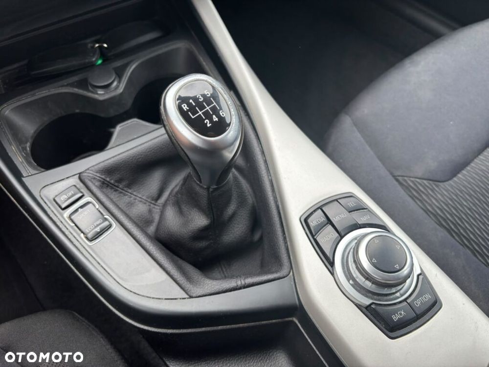 BMW Seria 1 116d DPF - 8