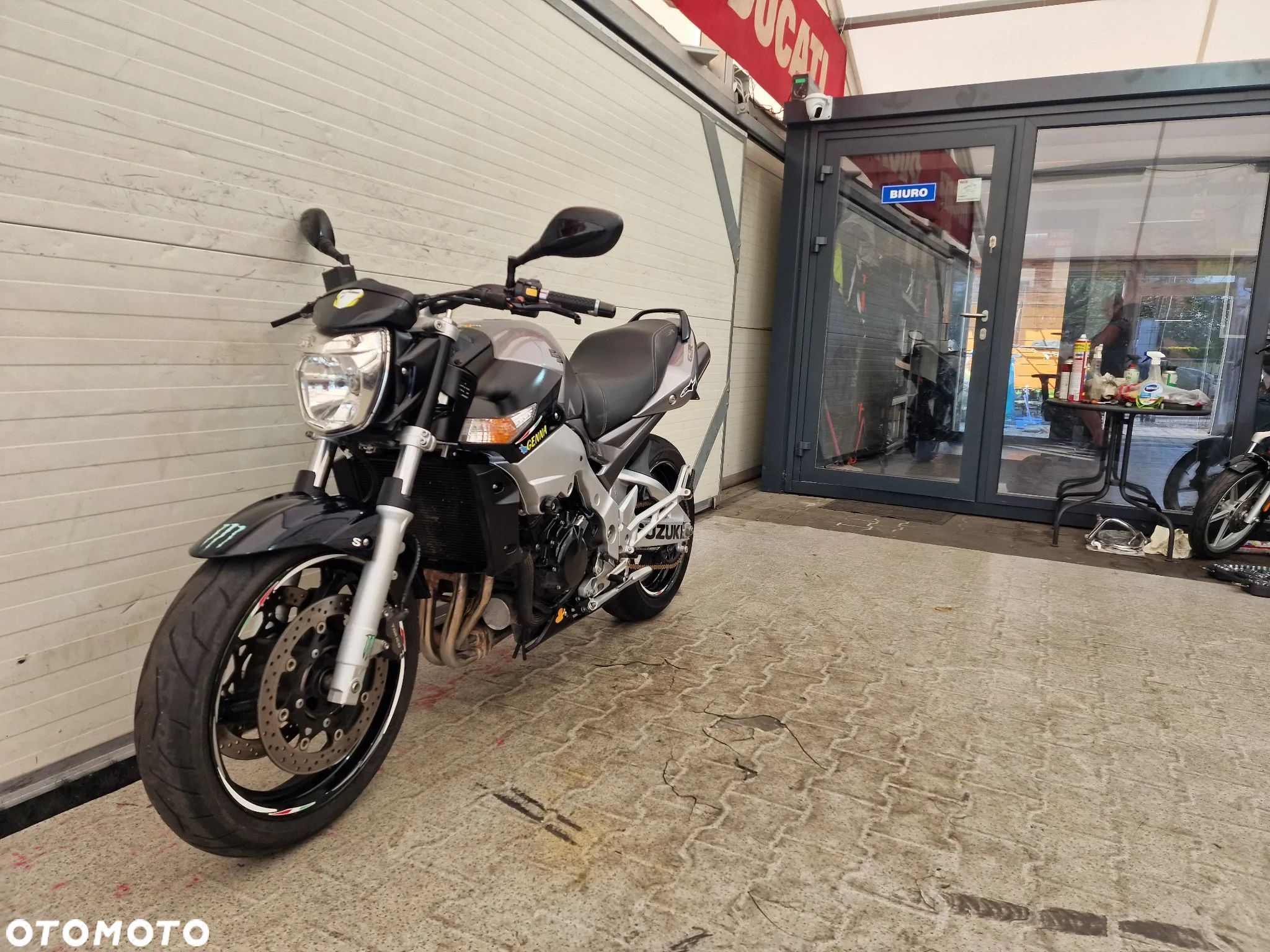 Suzuki GSR - 1
