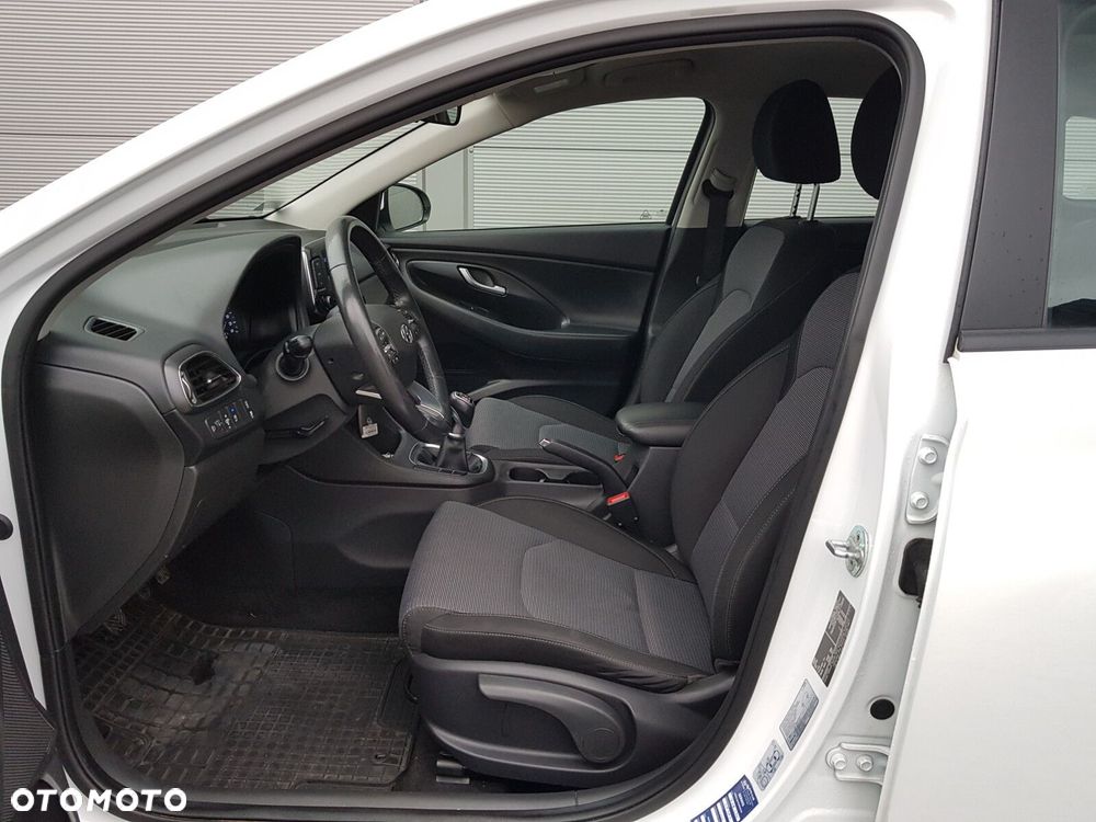 Hyundai i30 1.5 DPI Classic + - 14