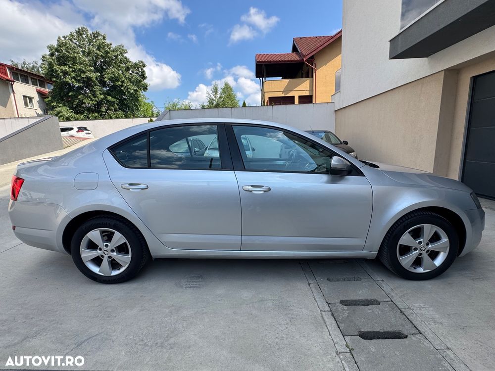 Skoda Octavia 1.6 TDI DPF DSG Ambition - 4