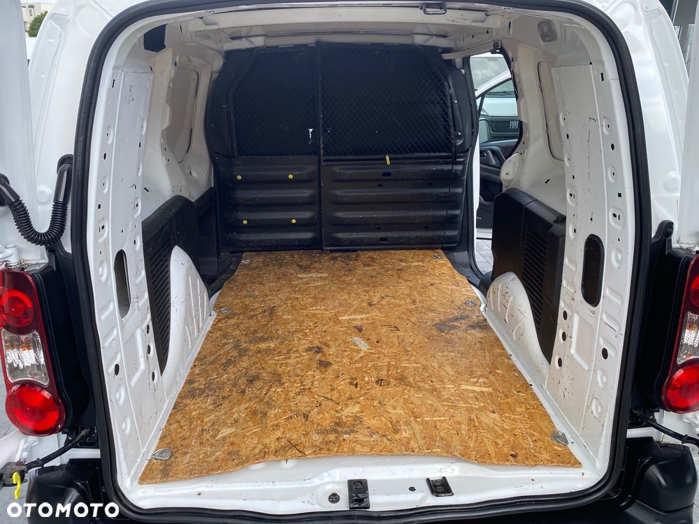 Citroën BERLINGO 1.6 HDI, MAX długi, 3-osobowy, klimatyzacja, zakupiony w salonie w Rzeszowie - 13