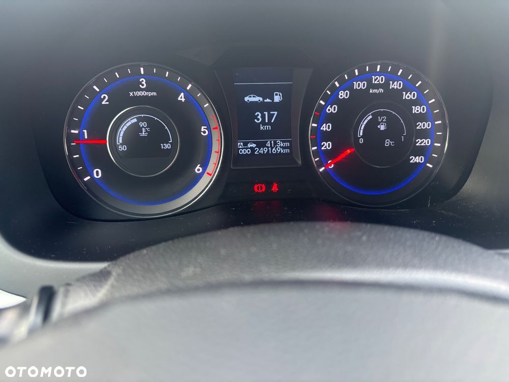 Hyundai i40 1.7 CRDi Comfort + - 18