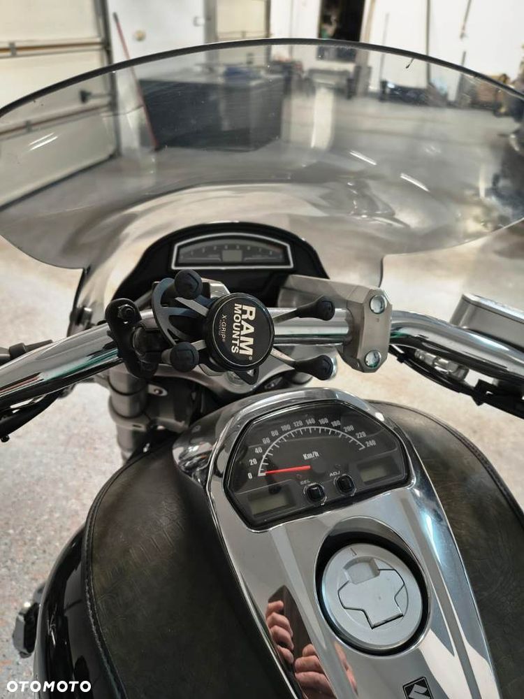 Suzuki Intruder - 9