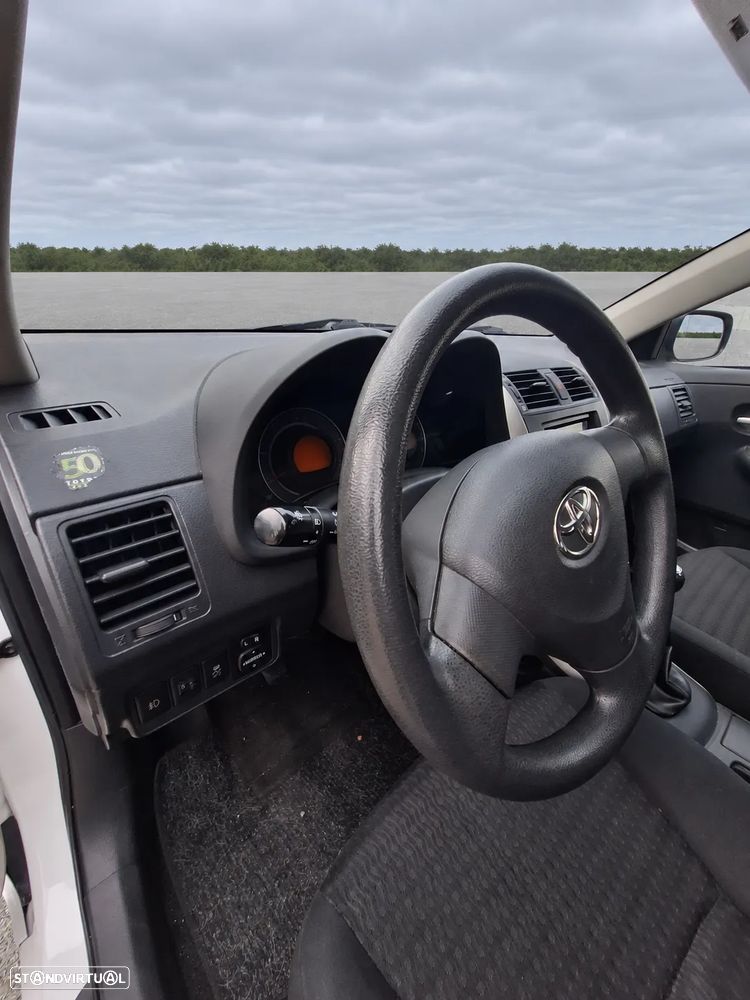 Toyota Corolla 1.4 D-4D Premium Plus - 13