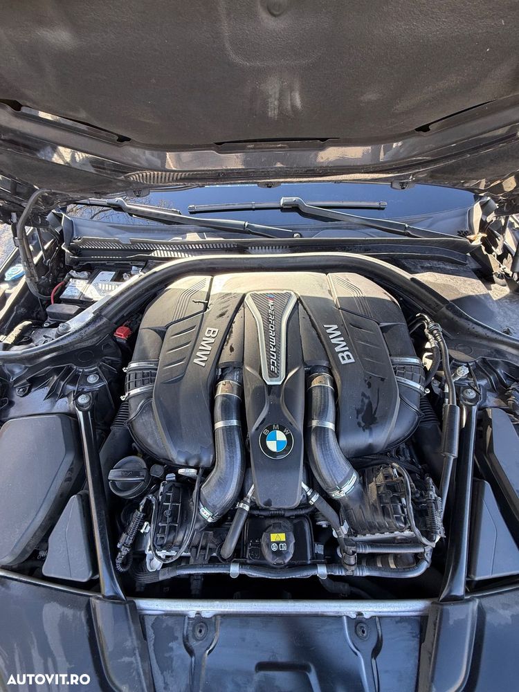 BMW Seria 5 550i xDrive - 15