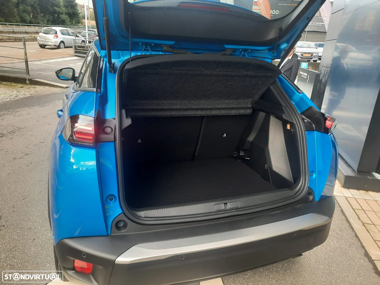 Peugeot 2008 1.2 PureTech Allure - 11