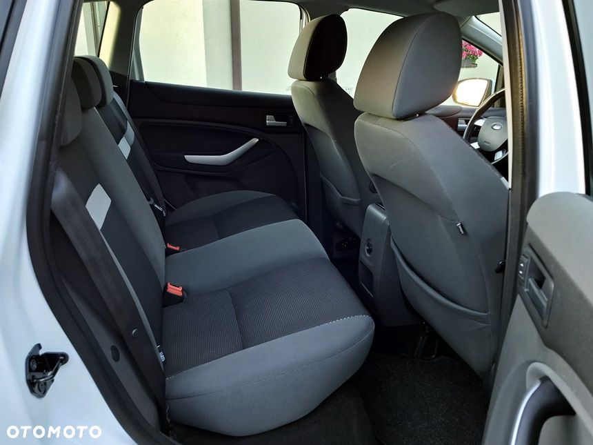Ford Kuga - 26