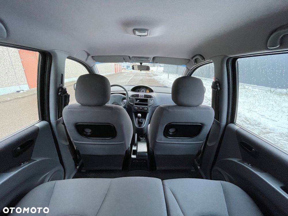 Hyundai Matrix 1.6 GLi - 8