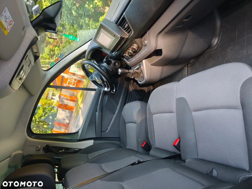 Renault Trafic Grand 2.0 dCi - 11