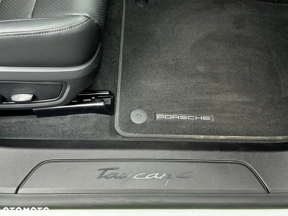 Porsche Taycan - 17