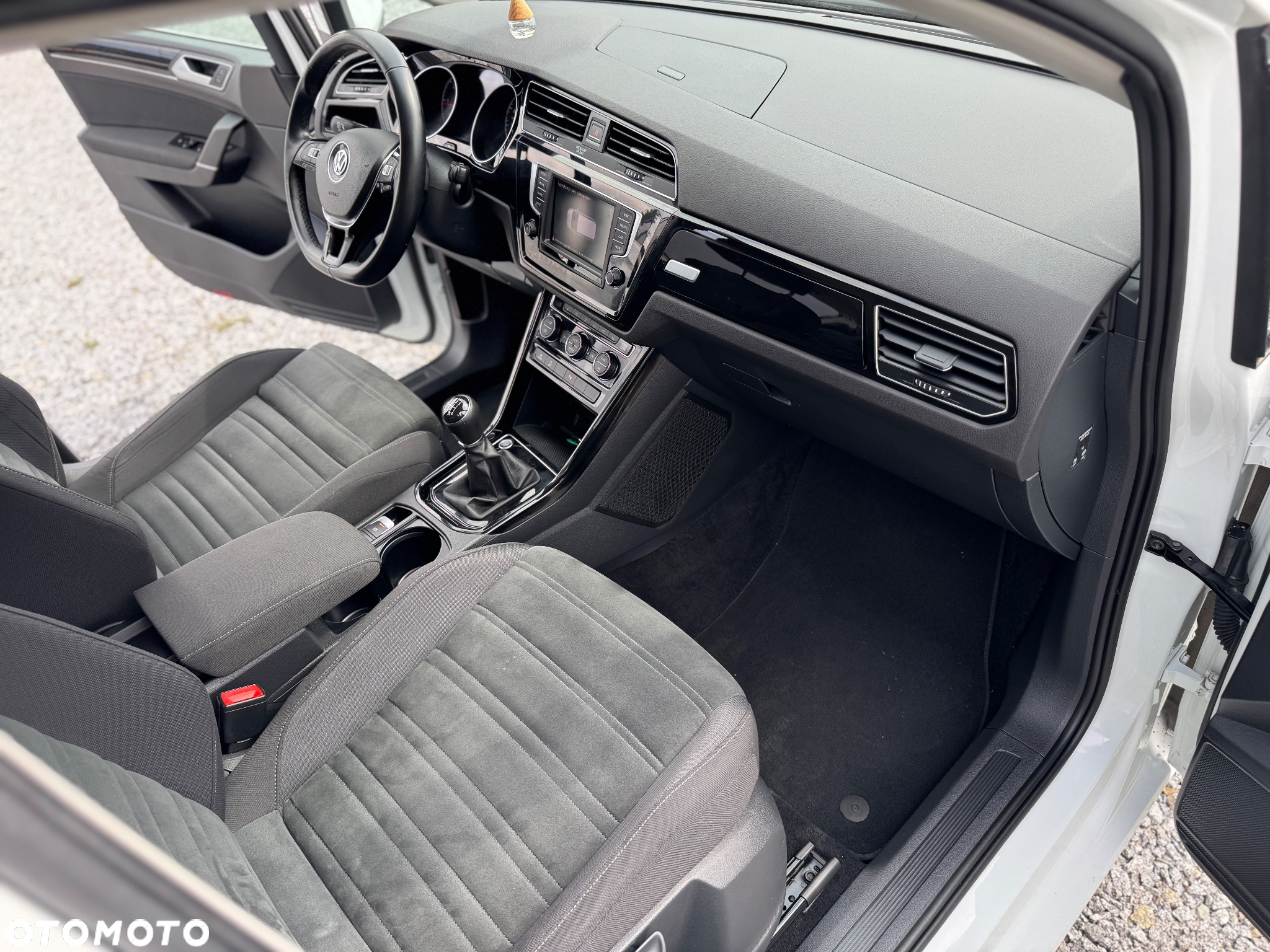 Volkswagen Touran 1.6 TDI SCR (BlueMotion Technology) Trendline - 11