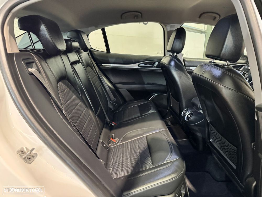 Alfa Romeo Stelvio 2.2 D Super AT8 - 25