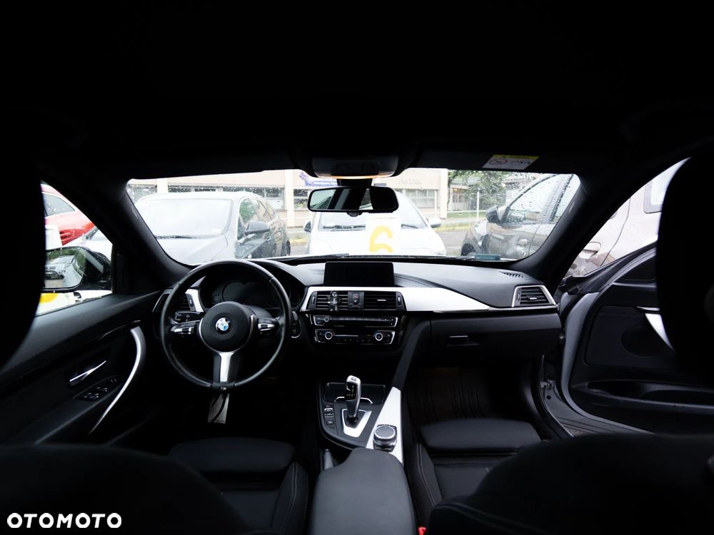 BMW 3GT 330i xDrive M Sport - 26