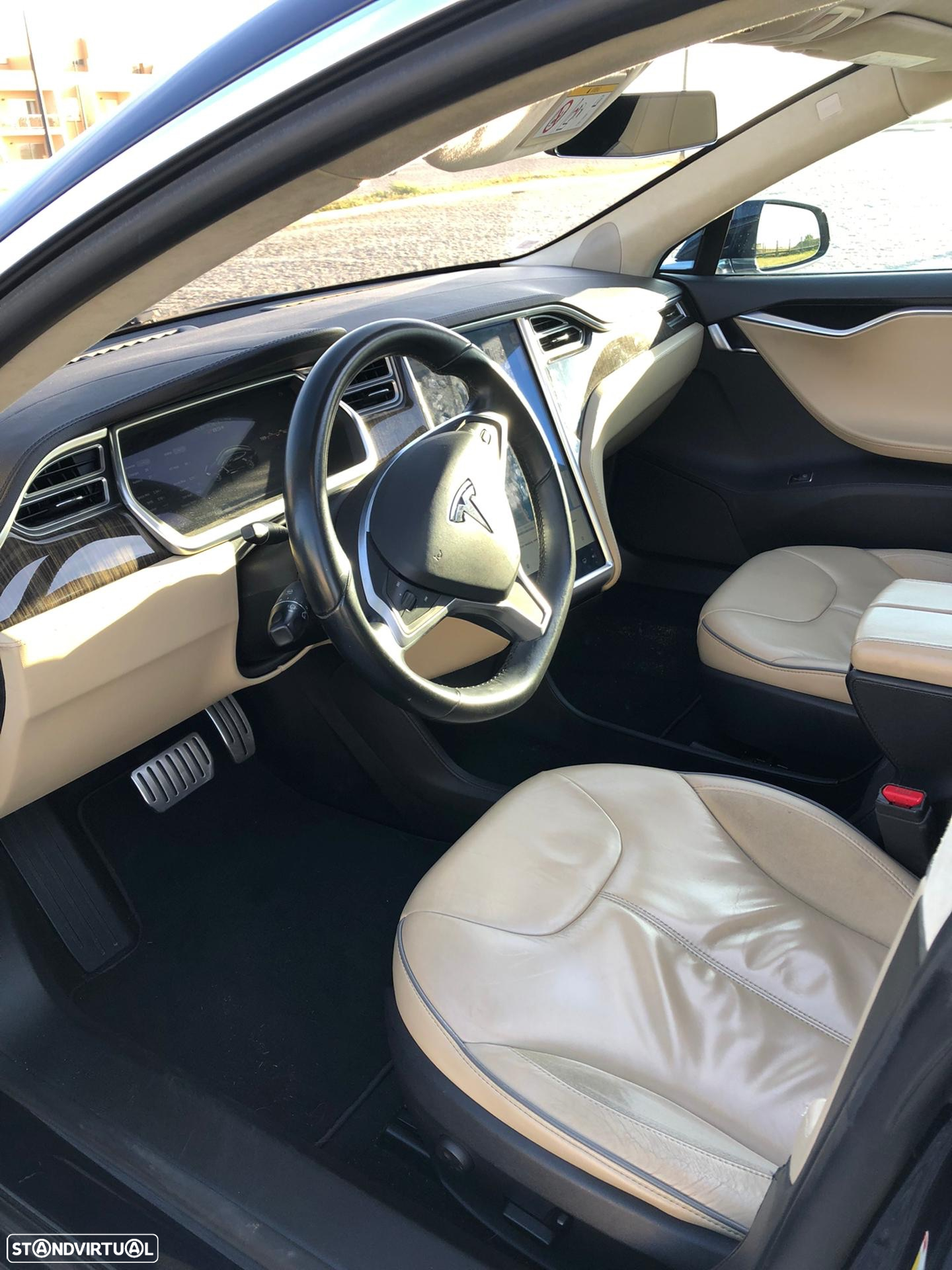 Tesla Model S - 8