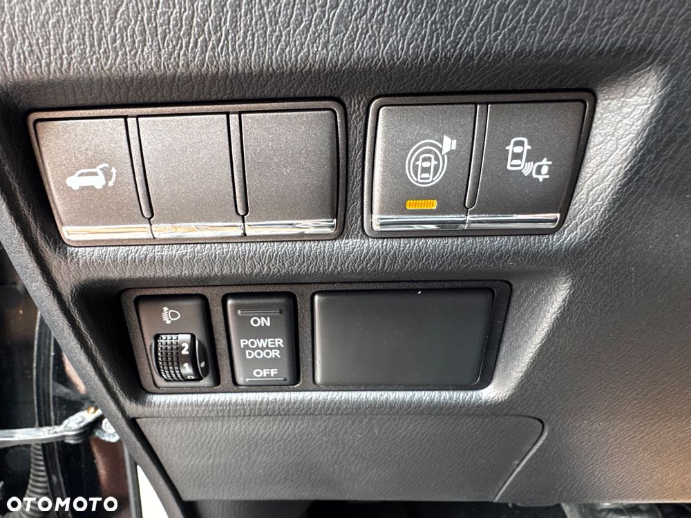 Infiniti QX80 - 28