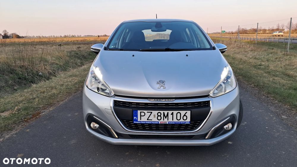 Peugeot 208 1.2 PureTech Allure - 8