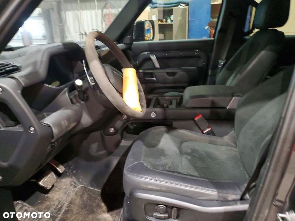 Land Rover Defender - 8