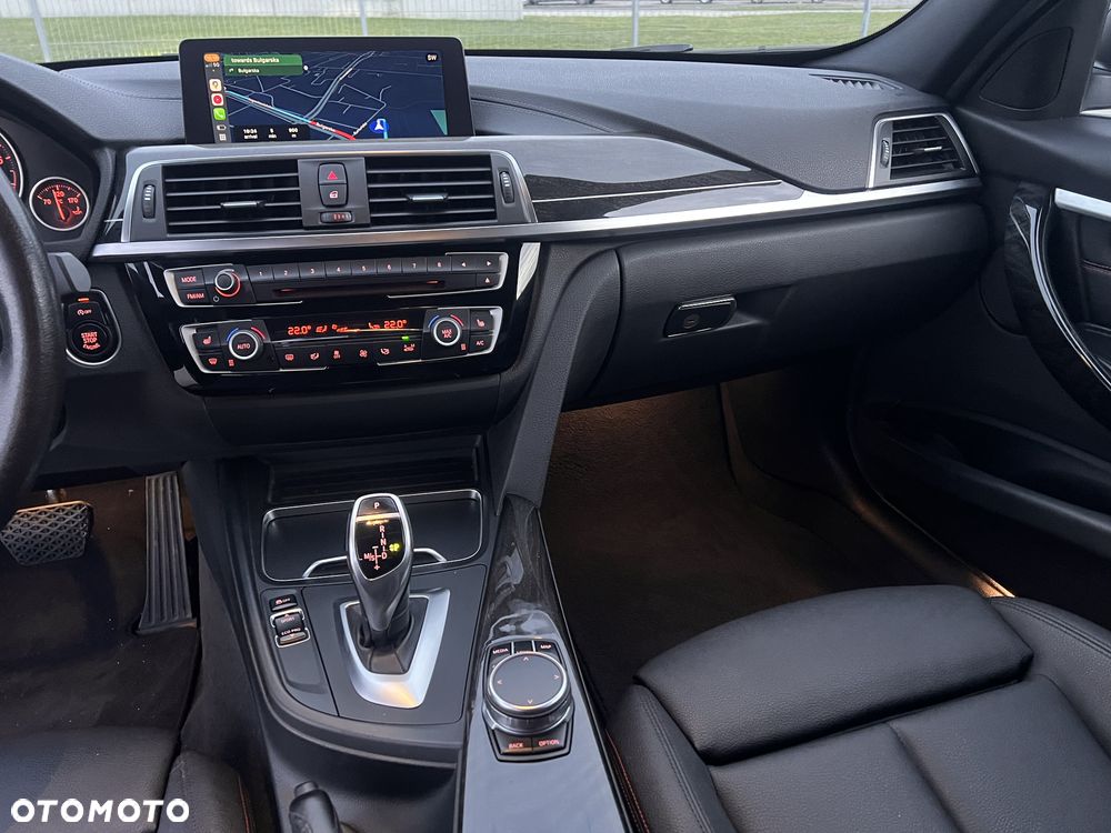 BMW Seria 3 330i xDrive - 19