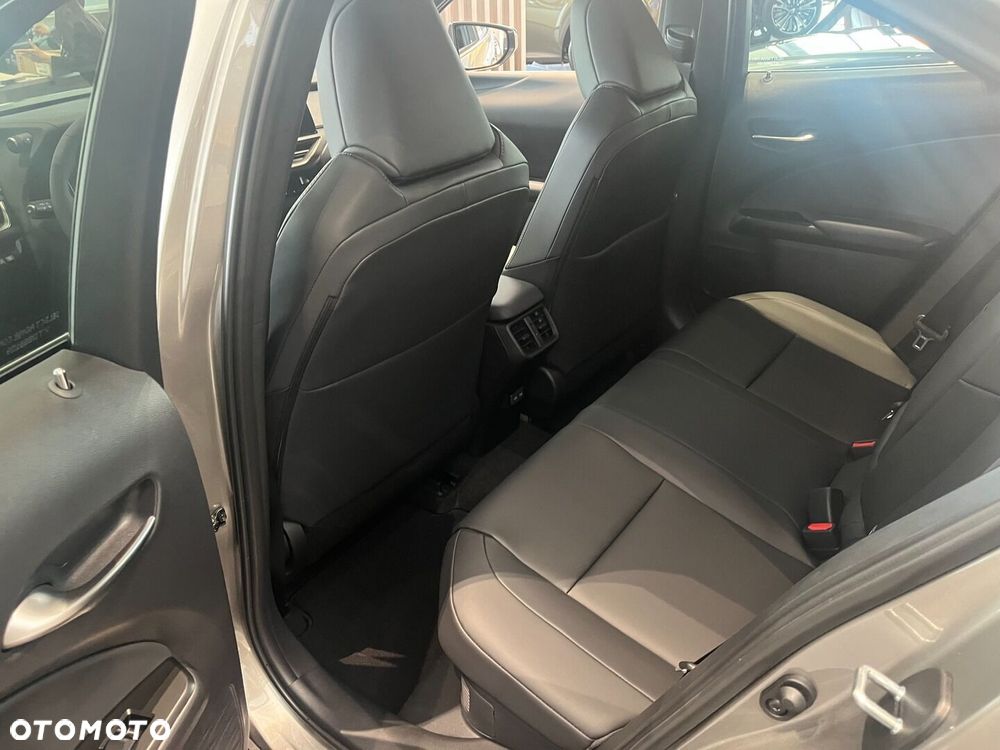 Lexus UX - 8