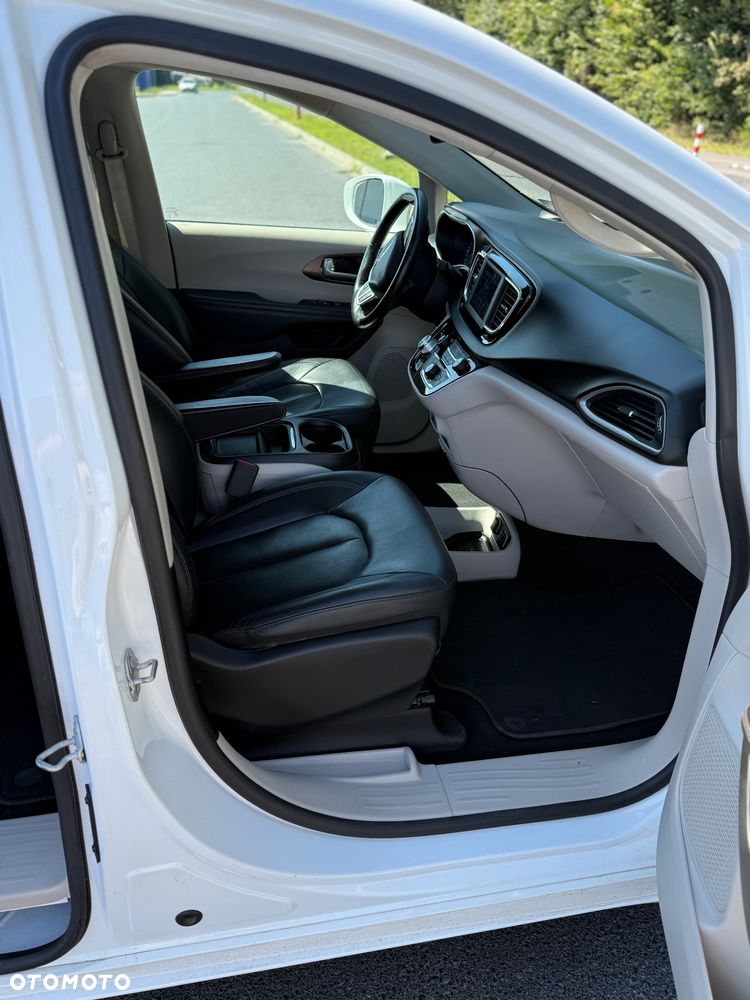 Chrysler Pacifica - 19