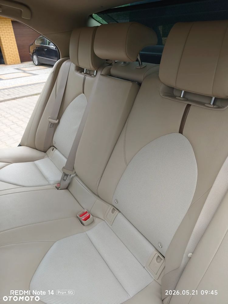 Toyota Camry 2.5 Hybrid Executive CVT - 17