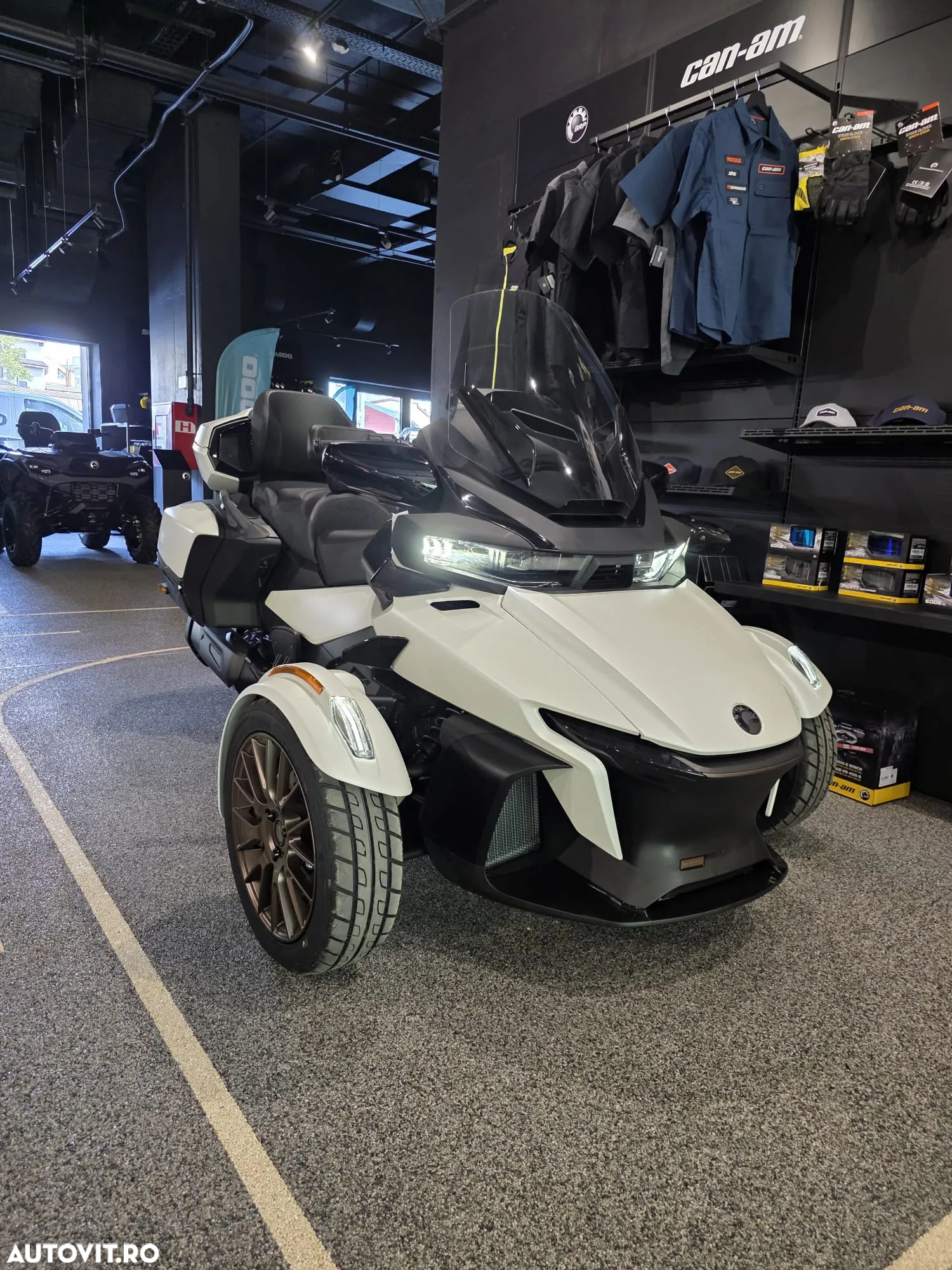 Can-Am Spyder - 13