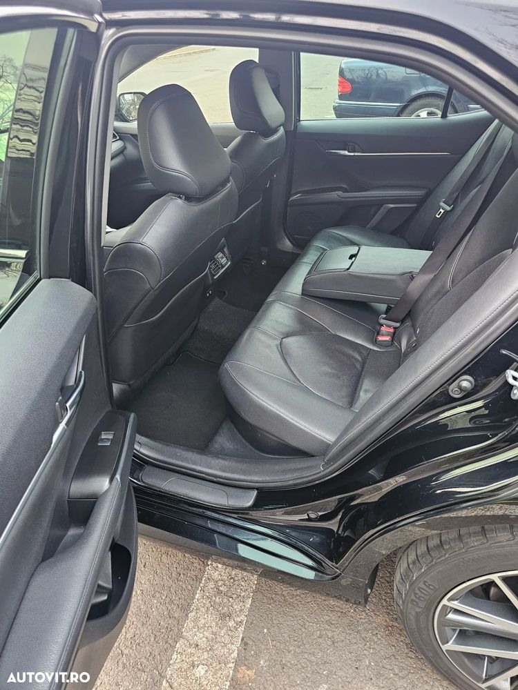 Toyota Camry Executive - 11