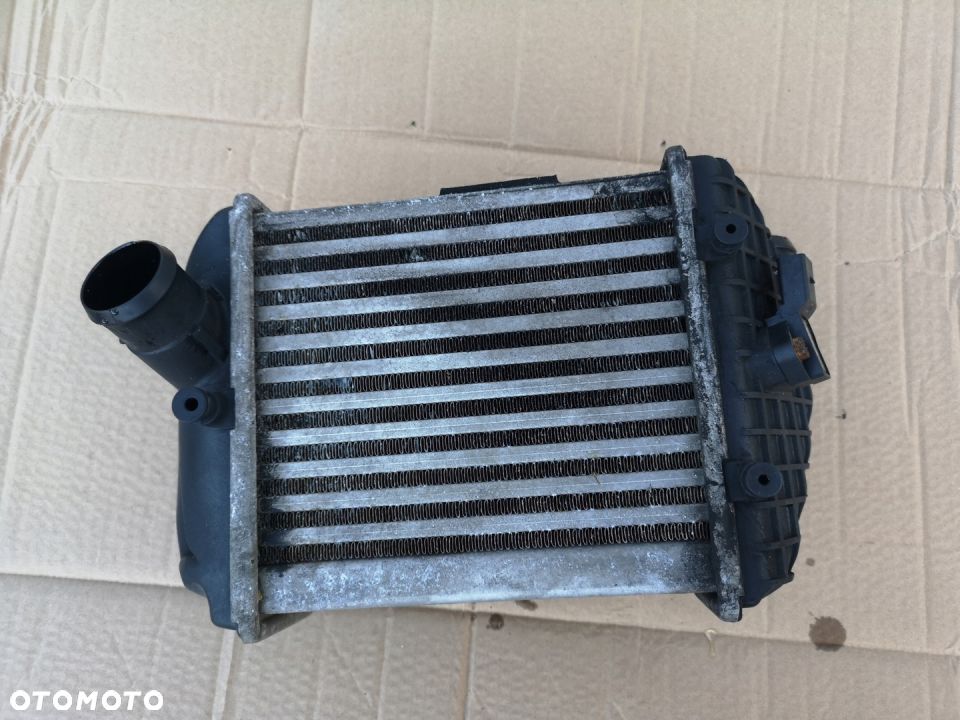 Intercooler lewy Audi A4 B6 2.5 TDI 8E0145805P - 3