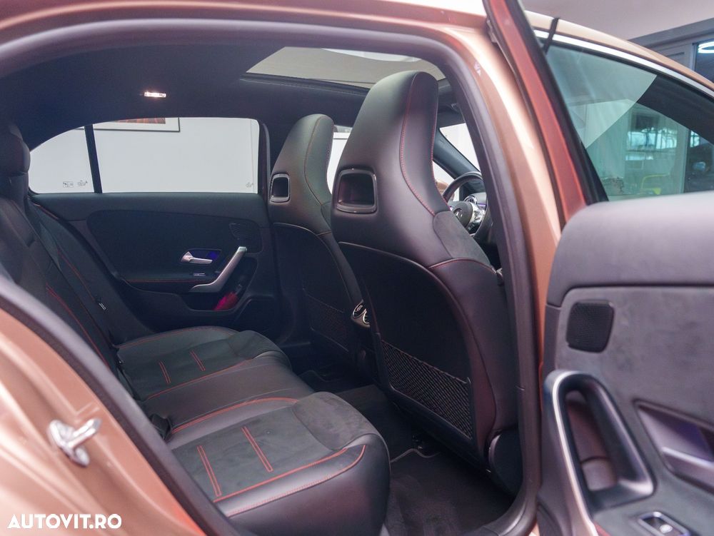 Mercedes-Benz A 250 4Matic 7G-DCT AMG Line - 11