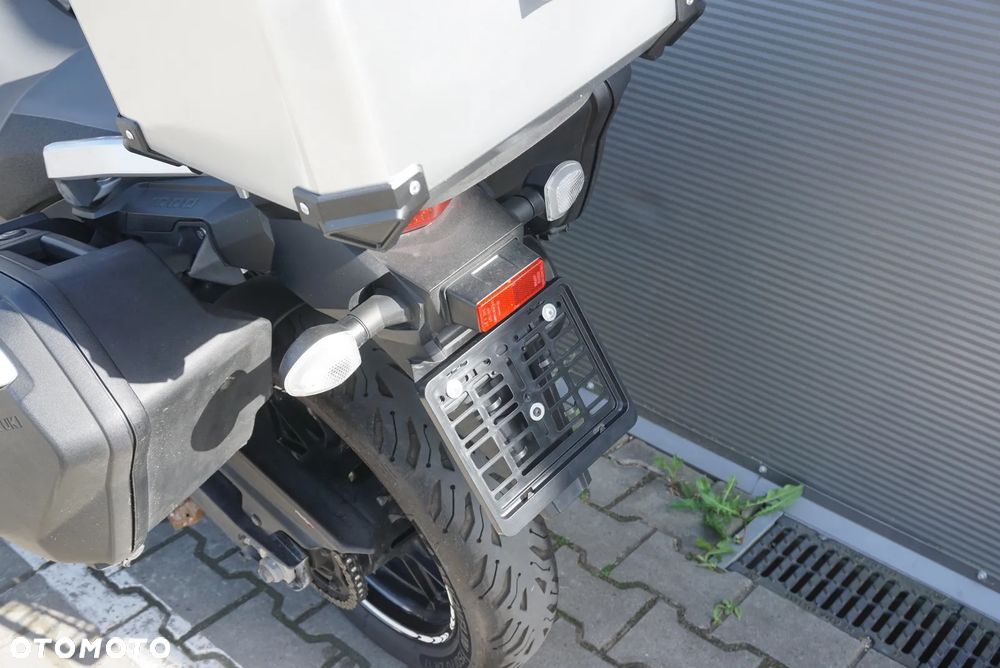 Suzuki V-STROM - 12