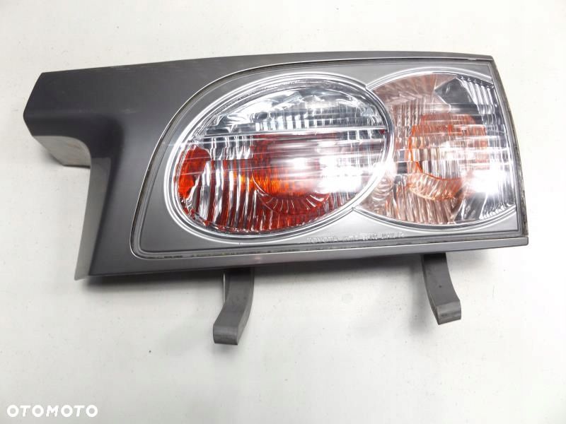 PREVIA II LAMPA PRAWA TYLNA PRAWY TYŁ W KLAPĘ - 1