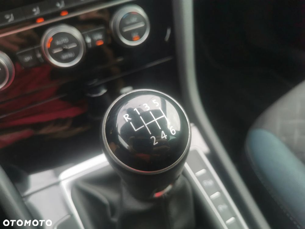 Volkswagen Golf 1.0 TSI IQ Drive - 23