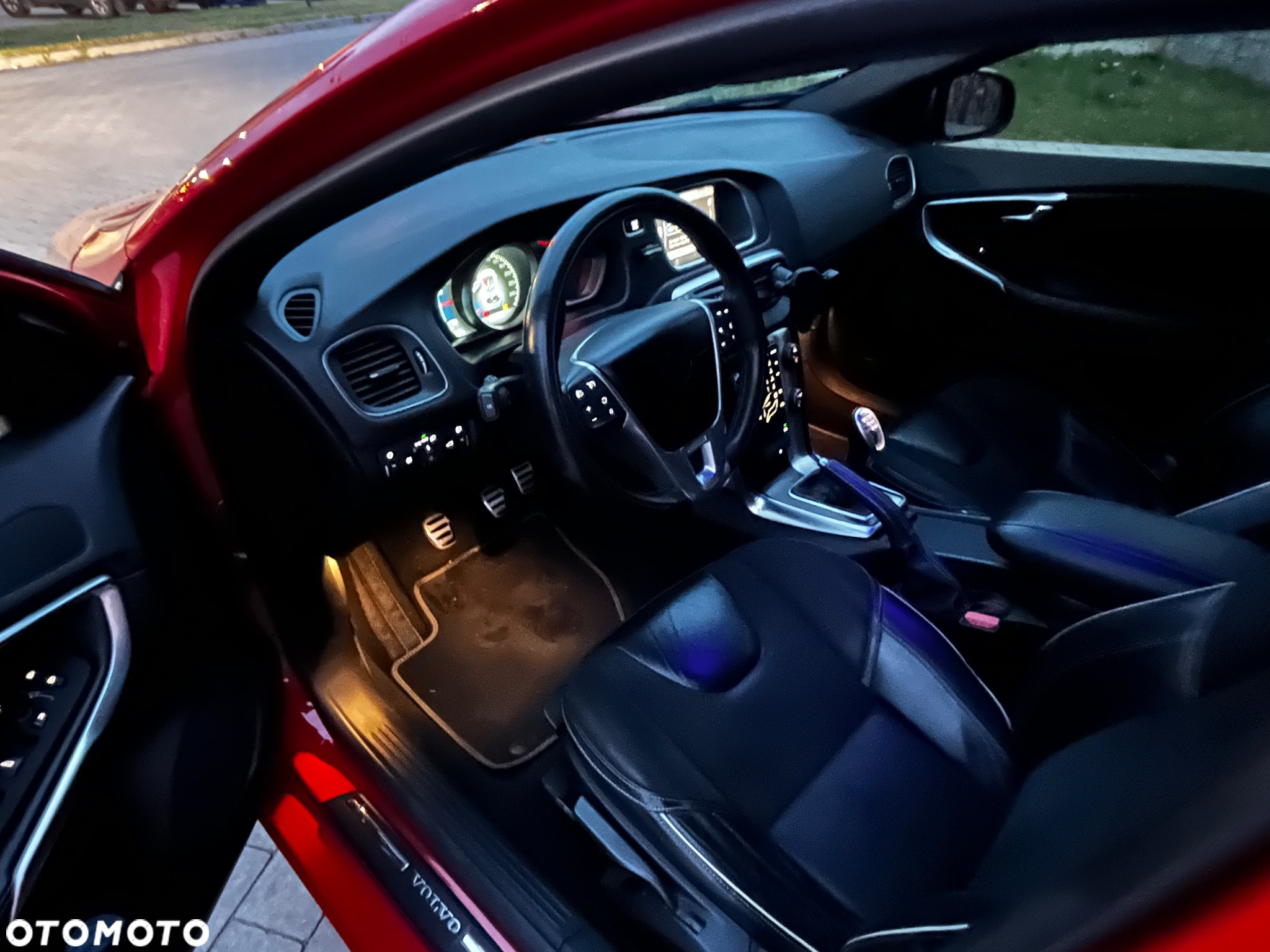 Volvo V40 D2 R Design - 10