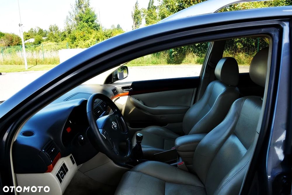 Toyota Avensis 2.2 D-4D Sol - 19