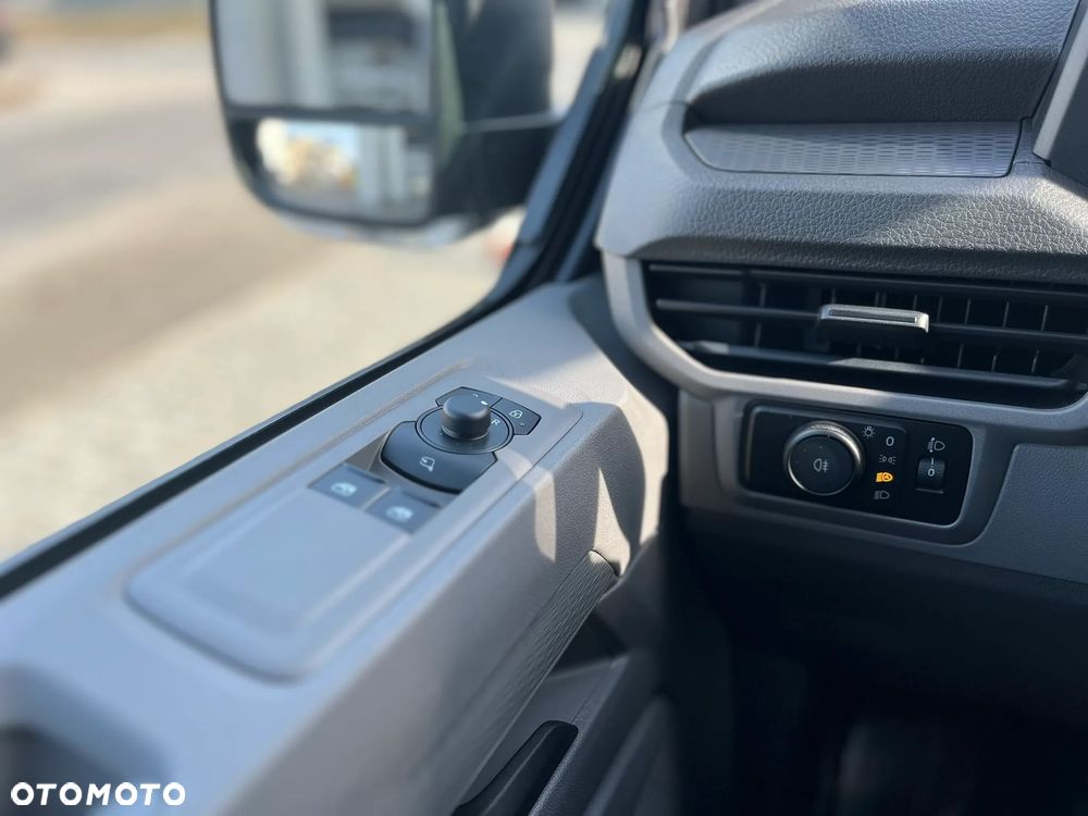 Volkswagen Caravelle - 19